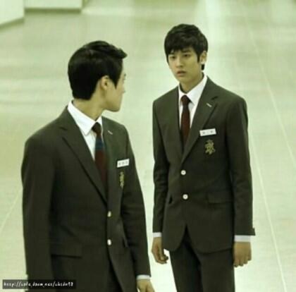 BqVCeX9CUAAIhnV.jpg:large