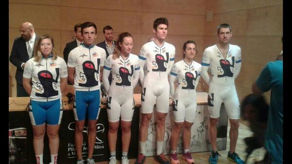 Presentación de la nueva ropa de la selección Balear de Ciclismo, con la colaboración de la Fundación Miró.