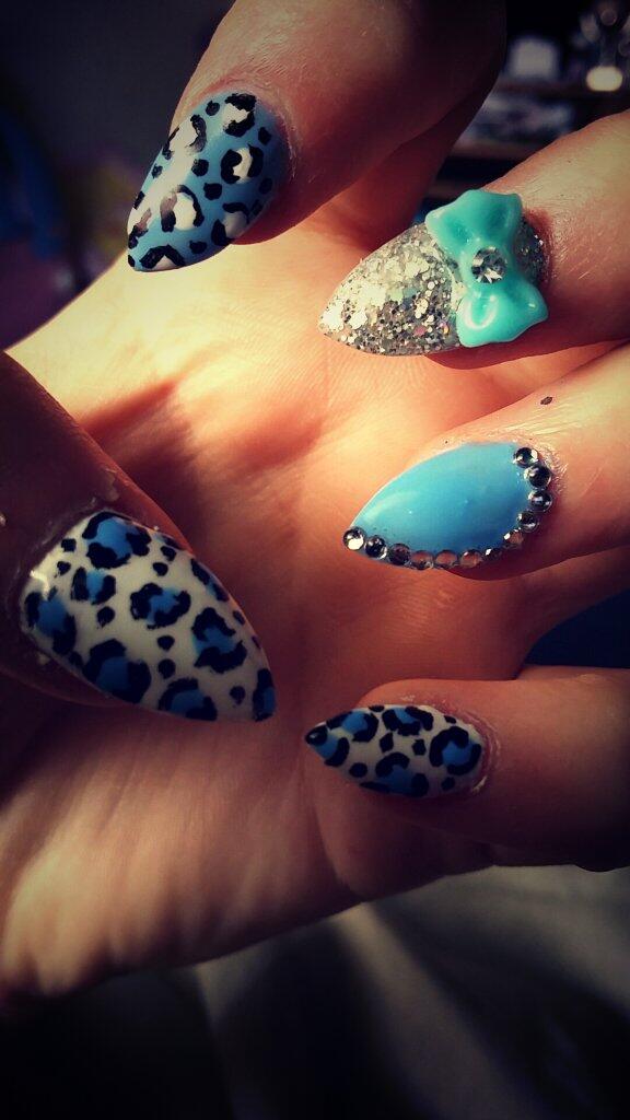 emwilsonn's tweet photo. My new nails ooo💅💅 http://t.co/koADm4oX8J