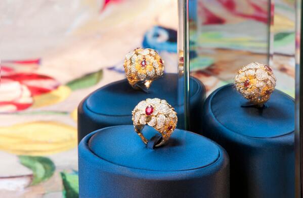 Orquídeas is the fine #jewelry segment of #carreraycarrera new collection.  Discover it here: bit.ly/UsQVBN