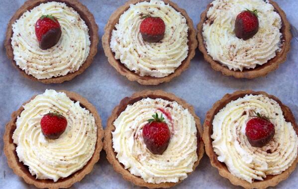 BillysHill's tweet photo. Need a Tuesday afternoon pick me up? Try our delicious chocolate strawberry cream tarts! http://t.co/YBON1MCkBx