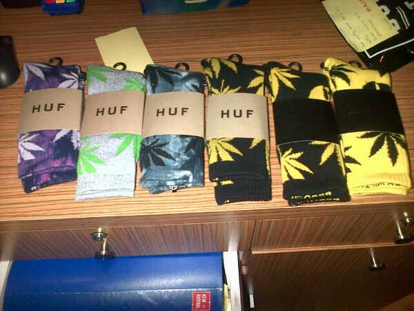 Sepatu sneakers cocoknya pake sock kaya gni nih, wanna? @kickofbrothers <a href="/kickSolution/">kicksolution</a> <a href="/SwarthSneakers/">Ig: storeofsneakers</a> <a href="/VansheadSolo/">Vanshead Solo</a>