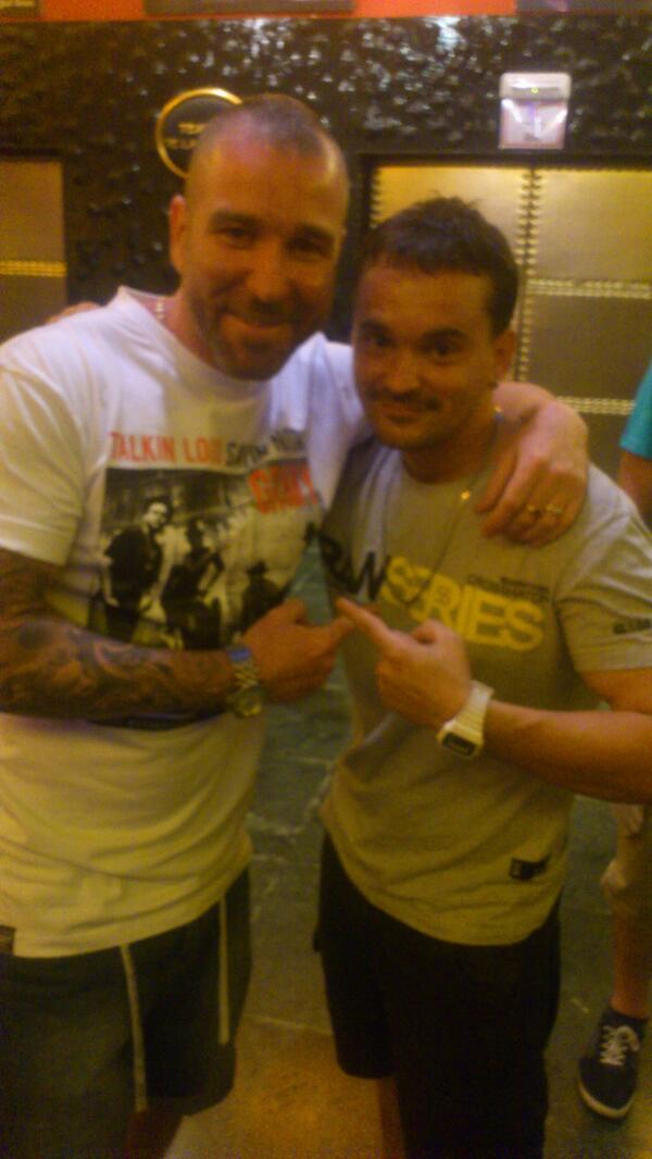 CharliesMS's tweet photo. Gran estrenomdel 3x10! Ayer pedía las fotos yo @yozatu http://t.co/CzYNj2IMFK