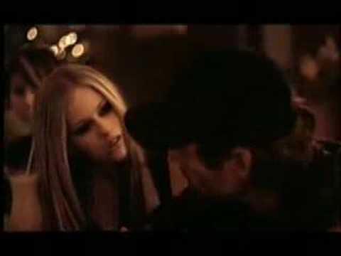 AvrilVideo tweet picture