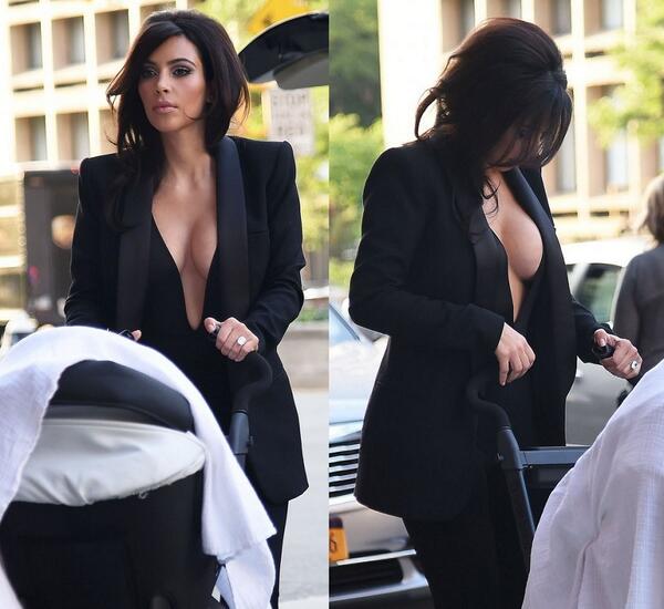 BiblioTeta's tweet photo. Kim Kardashian se ha sacado el carné de MILF http://t.co/APU2Nj5qDI