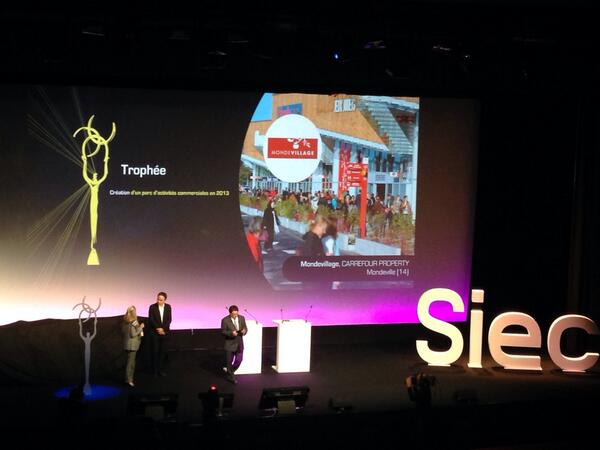 siec_online's tweet photo. Trophées CNCC 2014: MONDVILLAGE remporte le prix de la plus belle Création d'un PAC #CarrefourProperty #Siec14 http://t.co/Uu5grf5yp5
