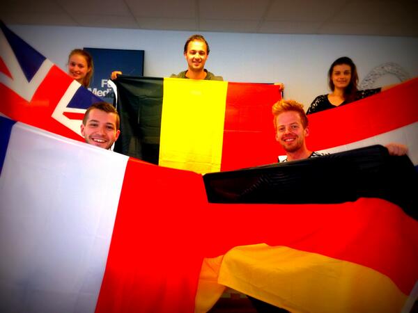 StuviaDE's tweet photo. Nach der ersten #WM2014 Runde sind vor allem DEU und NL die Top Favoriten im #Stuvia Team!!! #germanyforworldcup2014 http://t.co/TfwDQo6taL