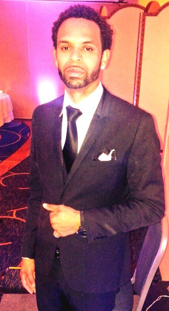 IAmTehran's tweet photo. Im not only a client...im the player president! #SuitsAfterHours http://t.co/sDQbFjB0TF