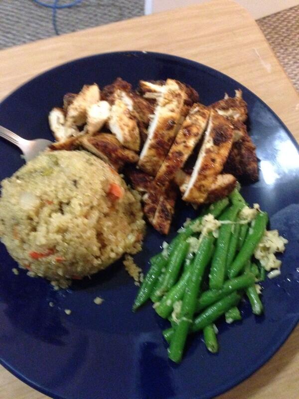 EvilKat999's tweet photo. @Bodybuildingcom #bpibestself 
Grilled chicken with couscous and green beans. Trying to keep my meals balanced!! http://t.co/3PiTLpW0s1