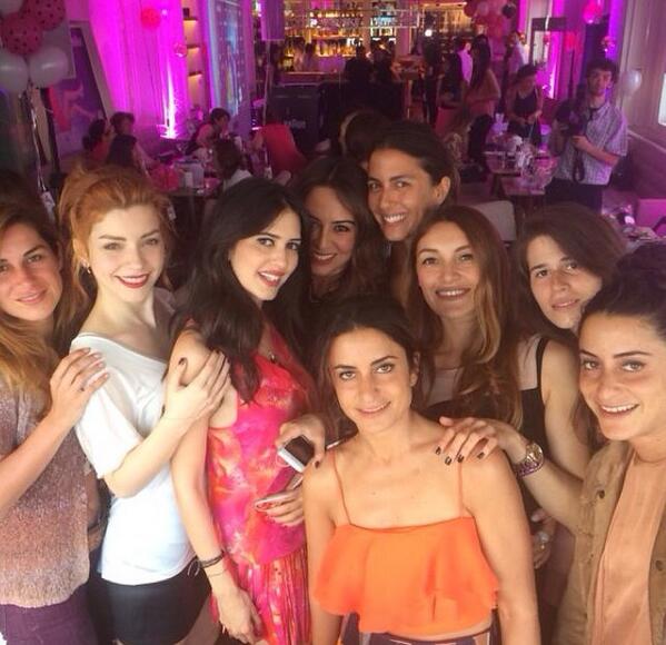 BlgrMervee's tweet photo. Girls🌟✨ http://t.co/W5TDRwkPQJ