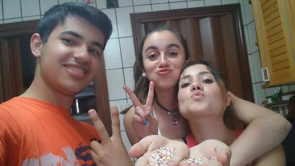 AlexContrer14's tweet photo. Con esta panda aciendo una tartita dpm! @NataliaaOrtega1 y @blancagalan42 http://t.co/xckoQOaLaO