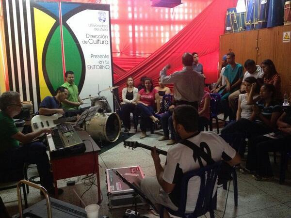 rudagonz's tweet image. 18/06 gran concierto #ARockOnMango con el @OrfeonLUZ #SessionGroup, a beneficio @TeveLUZ, en el @TeatroBaralt 7:30pm