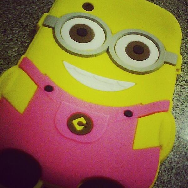 MINlONS's tweet image. ⓒ ☺️✨ Own que lindinho. Capinha para tablete :) #minions #tablete