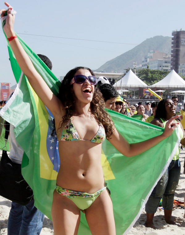 WorldCupBoobs's tweet photo. Brazil or Mexico?  Who gets the win?  With these fans we all do! #WorldCup2014 #BrazilvsMexico #WorldCupGirls http://t.co/qEGpOcsrmu