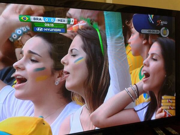 Yho hai magenge the camera work is to much #Rytthang @BrettWalraven <a href="/baiden_michael/">Michael Baiden</a> <a href="/BrianNdudzo/">HardHatBrian🪖</a> <a href="/LilithaBodlani/">Lilitha™</a>