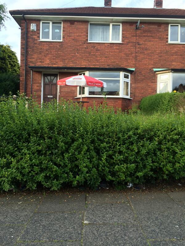 MattDConway's tweet photo. Just seen a house in horwich with a Stella umbrella in the front garden!!!
 ... Don't think I need to say anymore http://t.co/CUxqz60MJr