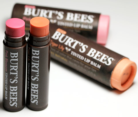 TranVanb's tweet photo. Give your lips a hint of beautiful color &amp; 100% natural moisture w/ @BurtsBees Tinted Lip Balm! http://t.co/s6e9W3Xf2k
