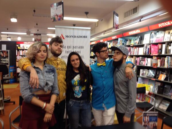 AliceDeBeiMOD's tweet image. Ribadisco la figaggine de i @moderniofficial ... ❤️
#grazie #incassa #amore #cuori #ioviamo