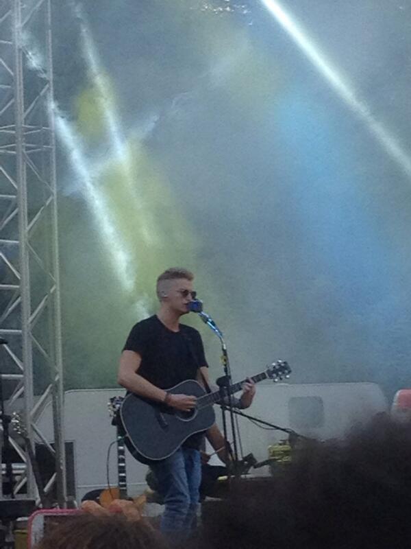 aysuclkogl's tweet photo. Cody simpson konseri ❤️❤️ http://t.co/hw2KT06IzF