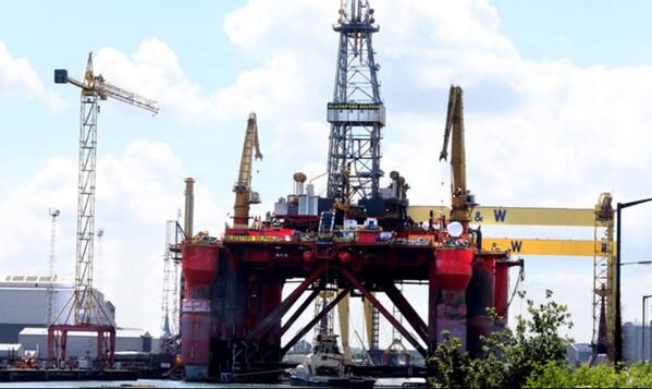 ConorS's tweet image. The Blackford Dolphin oil rig sails out of Belfast docks u.tv/galleries/bign…