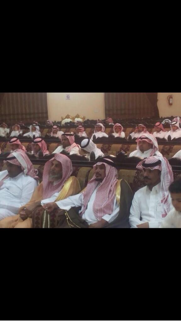 الشيخ وصل الله بن مرفوع الجامعي
والقاضي الشيخ عمرو الشنيني والشاعر راضي بن نامي في حفل تكريم الشاعر عبد الله عيفان