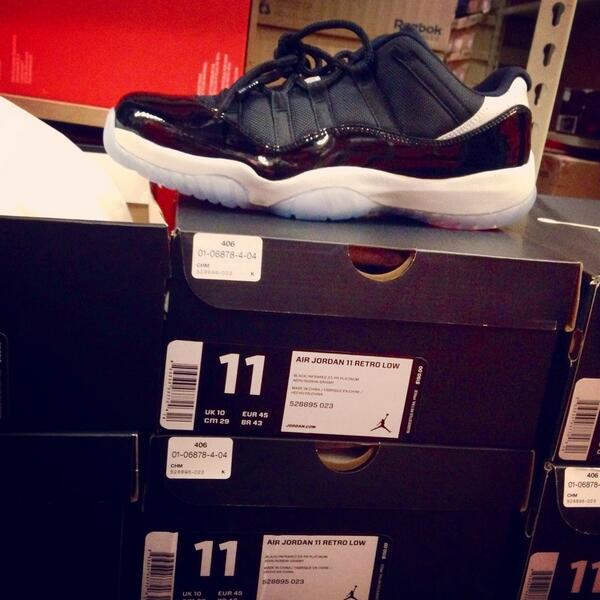GMayniac_'s tweet photo. SIZE 11❗️WHO WANT EM⁉️ http://t.co/SISTA1lyZw