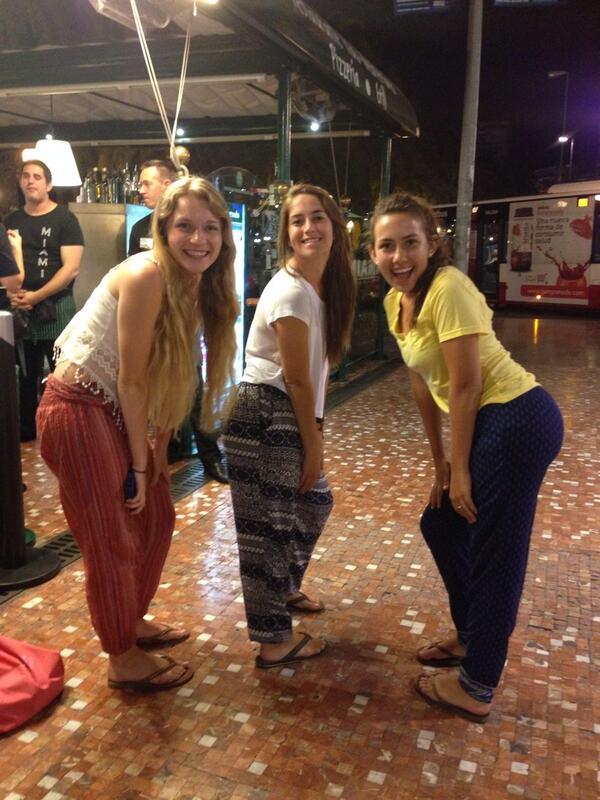 HollyInnes's tweet image. Do these pants make our butts look big? #flowypants #pantalones😝👖