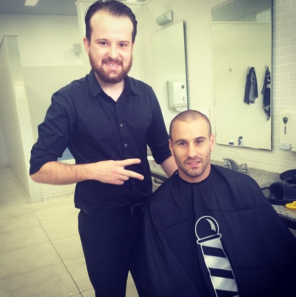 ViWiMe's tweet photo. Rodrigo Palacio ya pasó por las tijeras en Cidade do Galo cc @La12tuittera @andyarg http://t.co/5O9f1mj6WK