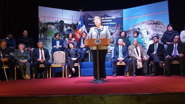 RADIO_970_AM's tweet photo. Presidenta Bachelet anuncia en Coyhaique Plan para Aysén dentro del Plan para las Zona Extremas http://t.co/We8B2JZb62