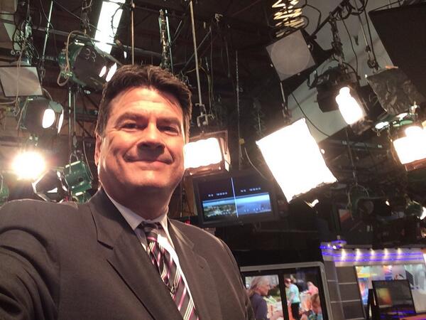 stephenclark's tweet image. Hot lights on a hot day. #anchorproblems #backchannel