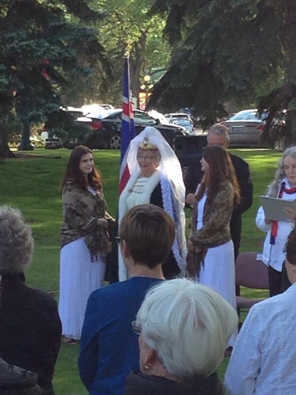 IcelandCanadianFrón tweet media