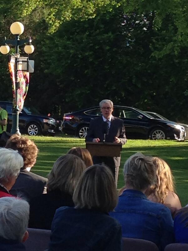 IcelandCanadianFrón tweet media