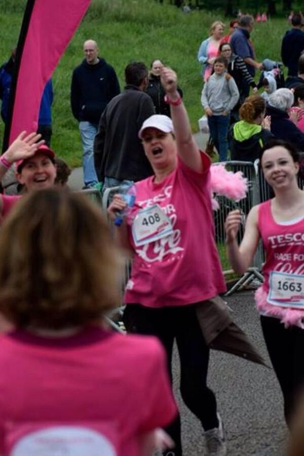 Murrayfield6658's tweet photo. Another great pic from the roseburn girls http://t.co/86eZt5zdHF