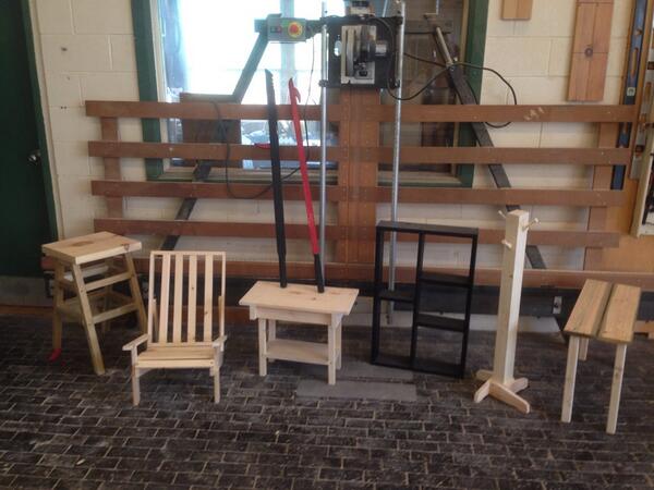 BCFTGUHWDSB's tweet image. Recycling scrap wood and transforming into furniture!#exploringtech#awesome
