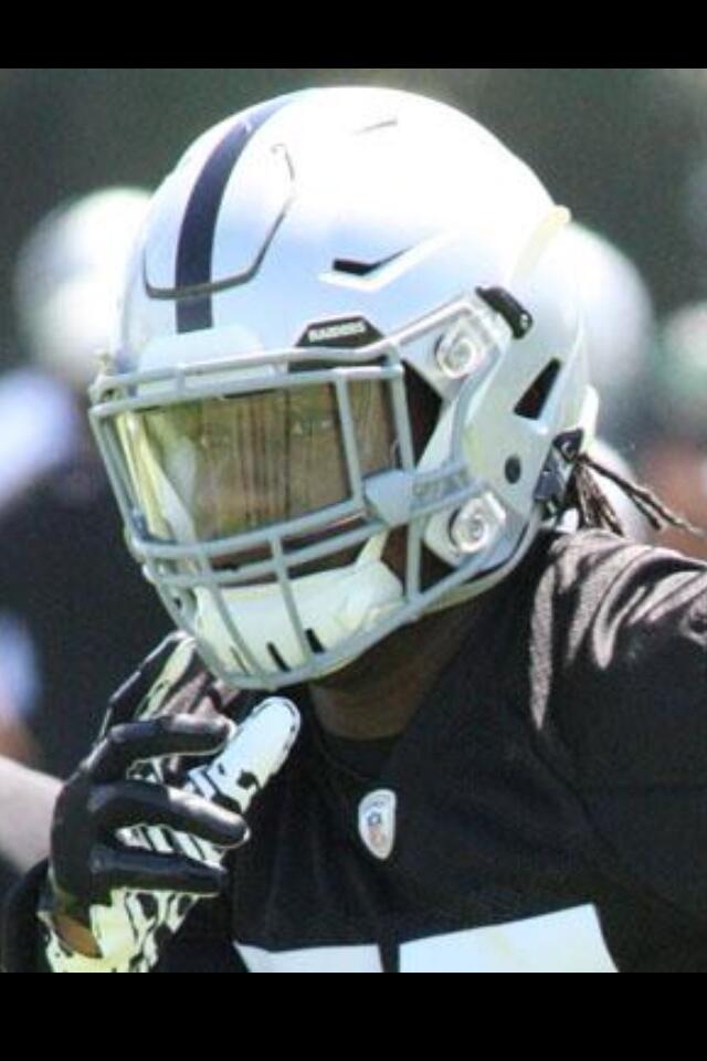 Helmet Stalker on Twitter: "Raiders LB Sio Moore in a Riddell SpeedFlex