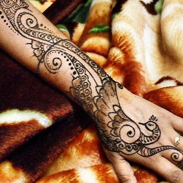 #30daysofhappiness #photojournal #journal #picturejournal #aneebas30days #challenge #happiness #mehndi #henna #hi...