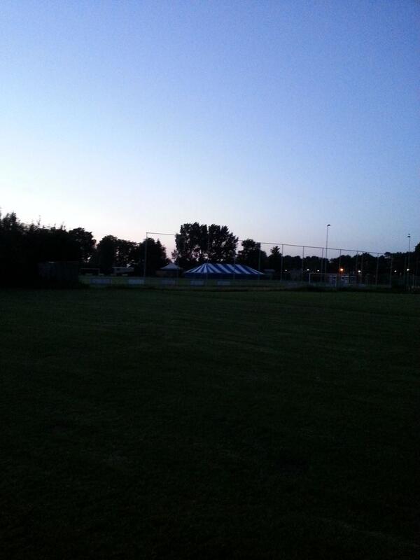 De #feesttent , #volleybalvelden en #kermis staan #Blokzijl #feestvierdaagse vanaf morgen !