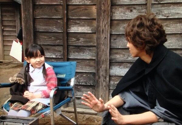 ট ইট র Ryo 金田一耕助vs明智小五郎メイキング 子役の鈴木梨央ちゃんと一緒に暖を取りながらお話しする山p 山下智久 Http T Co Ac6bxmq794 ট ইট র Ryo 金田一耕助vs明智小五郎メイキング 子役の鈴木梨央ちゃんと一緒に暖を取りながらお話しする山p 山下智久 Http T Co Ac6bxmq794