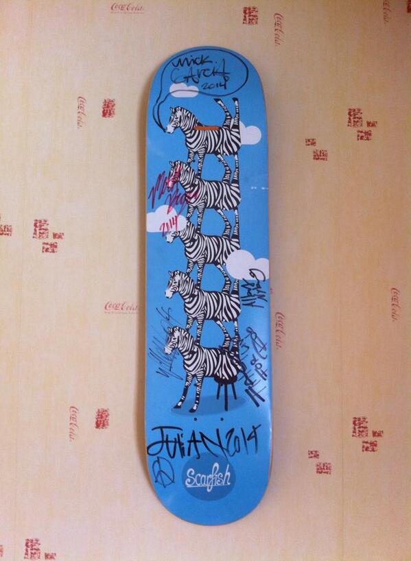 ScarfishDesign's tweet image. Got a SCARFISH deck signed by the ETNIES team and FLATSPOT mag! H A P P Y !