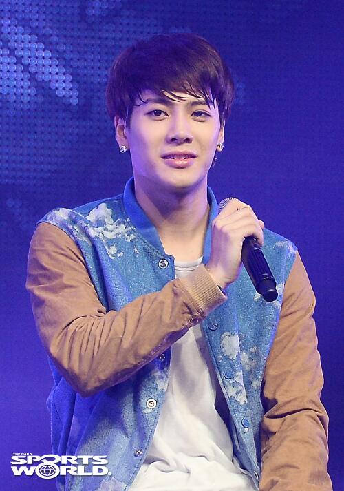 BqZU3f6CYAAwhC3.jpg:large