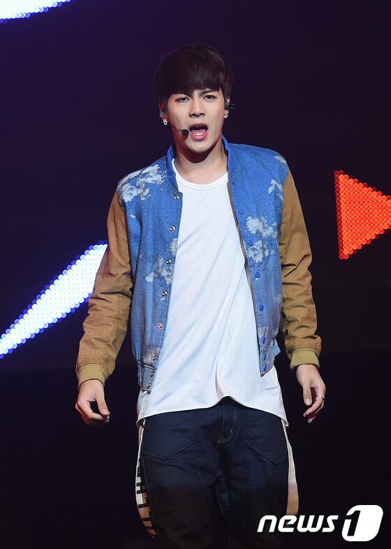 BqZUB1RCYAAG4tw.jpg:large