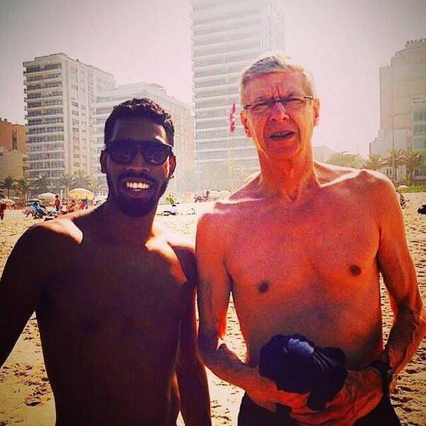 BqZV2PwCAAAEv4N A picture of Arsenal manager Arsene Wenger standing shirtless on the beach in Brazil is posted online 