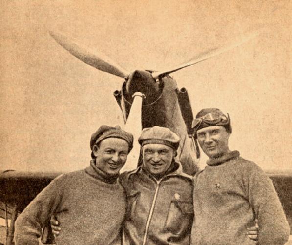 18 июня 1937 года начался первый в мире беспосадочный перелет по маршруту Москва - Северный полюс – Ванкувер.