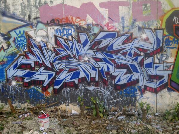 RifaldAldi's tweet photo. Yess !! #MOSTtwo #MTO #SLMC #graffiti #letter #roboticstyle #panas #kurang #napsu #jakarta #2014 http://t.co/kccMUke4zQ
