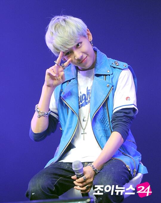 BqZY2dwCUAA_eex.jpg:large