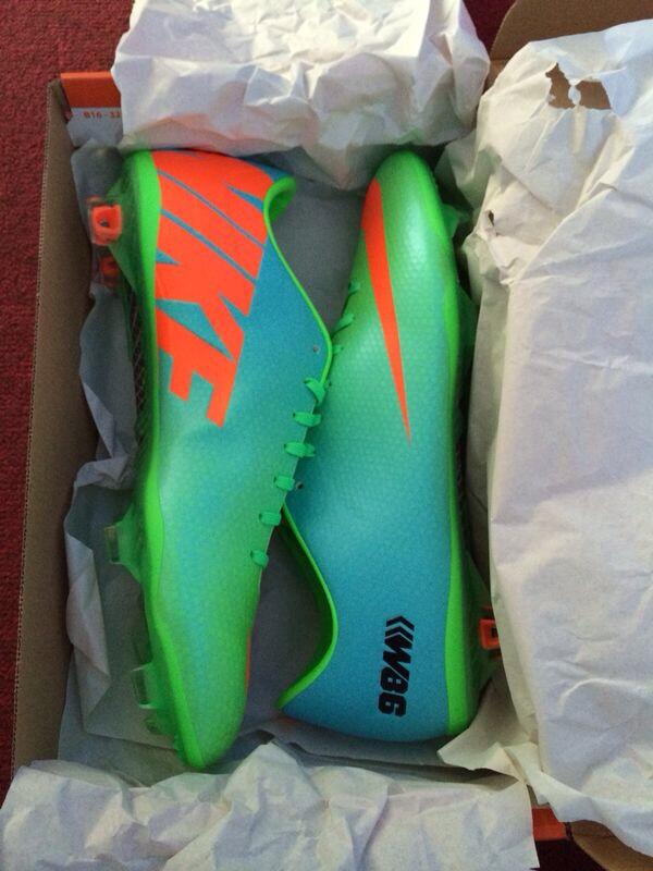 AjaxA1watcher's tweet photo. Volg &amp; RT. Volg @AjaxA1watcher &amp; RT Zo maak je kans op deze gesigneerde voetbalschoenen van @AElGhazi7 @AjaxFanzoneNL http://t.co/Xy44vFPyBm