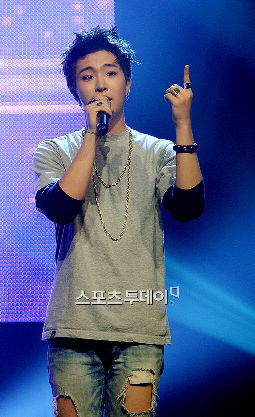 BqZddPBCUAAknNp.jpg:large