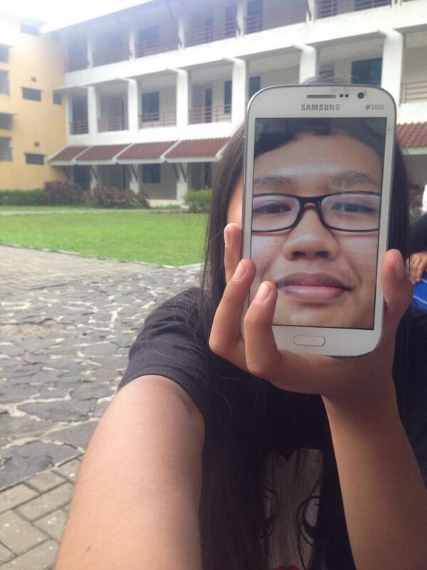 SoulCrave's tweet photo. Wut wut "@Frax_4: @SoulCrave 2 in 1 #selfiemomenterasik http://t.co/GVLbdS4yew"