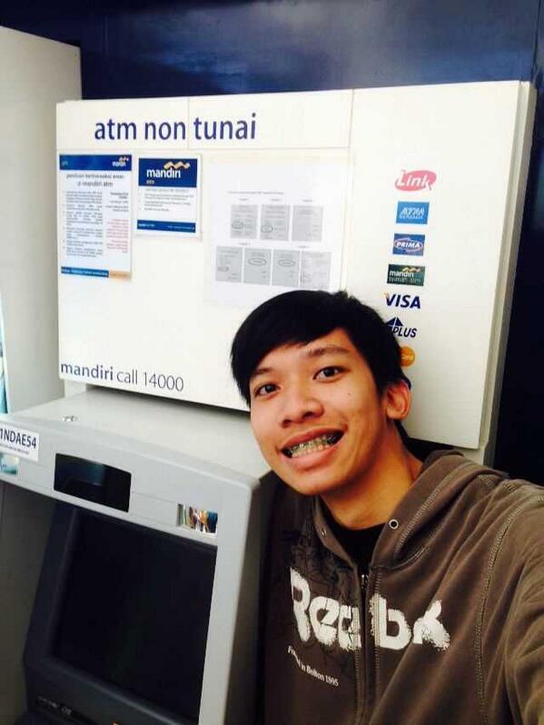 I ♥ mandiri! #selfiemandiriatm #UMN_SI2011 lokasi atm universitas multimedia nusantara - serpong @mandirifiesta