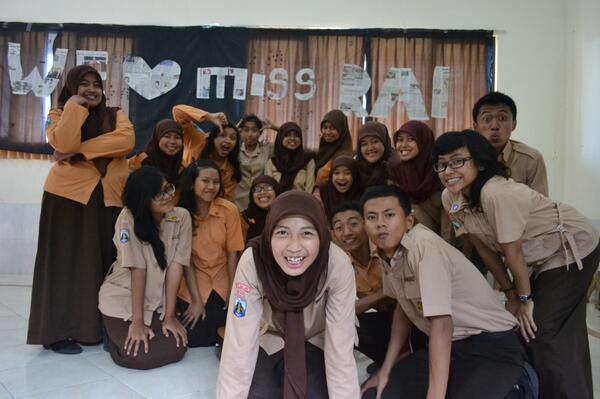 sesungguhnya allah bersama orang-orang yang bersinar. dan lihatlah siapa yg paling bersinar :D